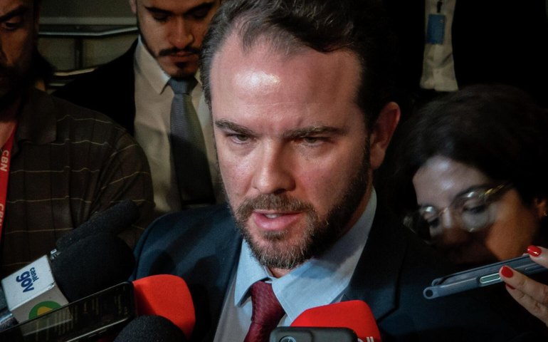 Governo federal assina financiamento do túnel Santos-Guarujá: '50 minutos em 5'