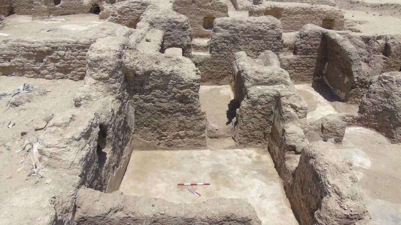 Desenterram no Egito povoado completo de 1.700 anos com ruas, casas e igreja preservados