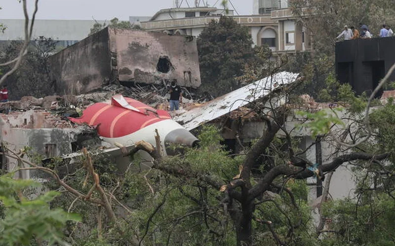 Relatório do acidente da Air India confirma que combustível foi cortado antes do acidente