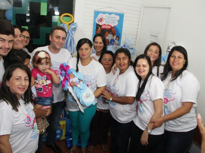 Yale entrega “chave da cidade” para o Bebê Prefeito 2016