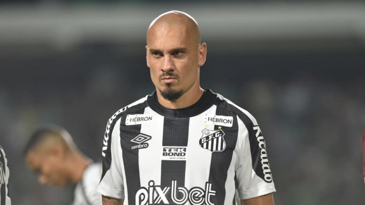 Maicon avança na transição, mas deve continuar como desfalque no Santos