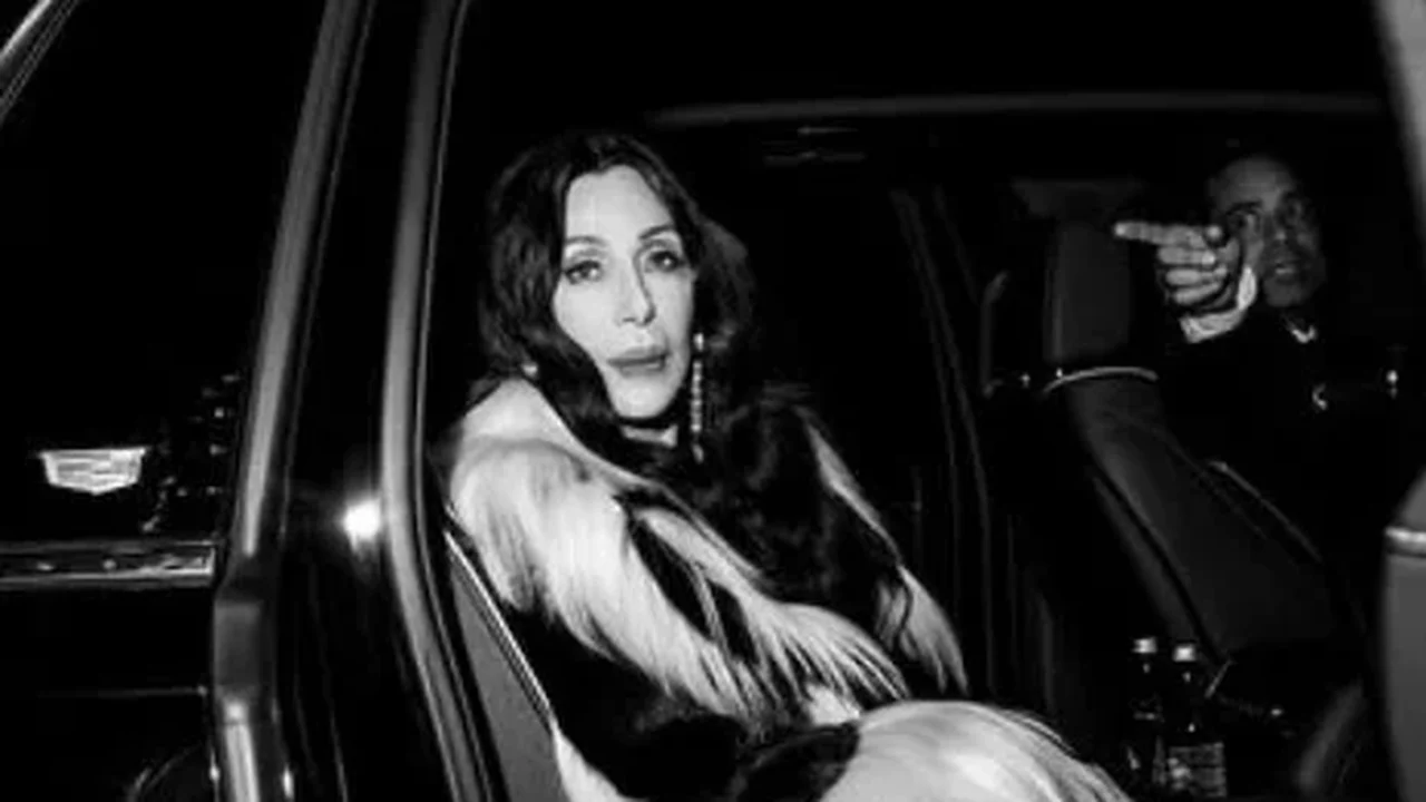 Cher descobre neta de 15 anos e inicia aproximação, revela jornal britânico