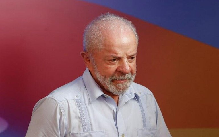 Datafolha aponta liderança de Lula sobre Flávio Bolsonaro, mas vantagem diminui