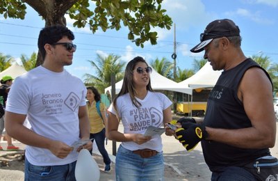 Sesau realiza caminhada da campanha Janeiro Branco na Orla de Maceió
