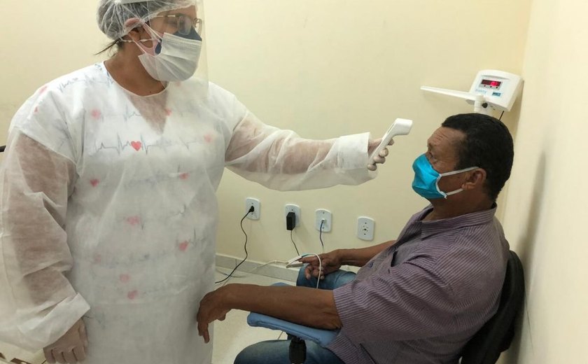 Servidores das Unidades de Síndrome Gripal recebem protetores faciais