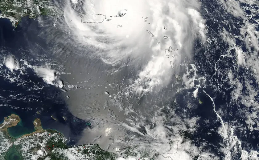 Tempestade tropical Milton pode atingir Flórida como furacão de grande intensidade