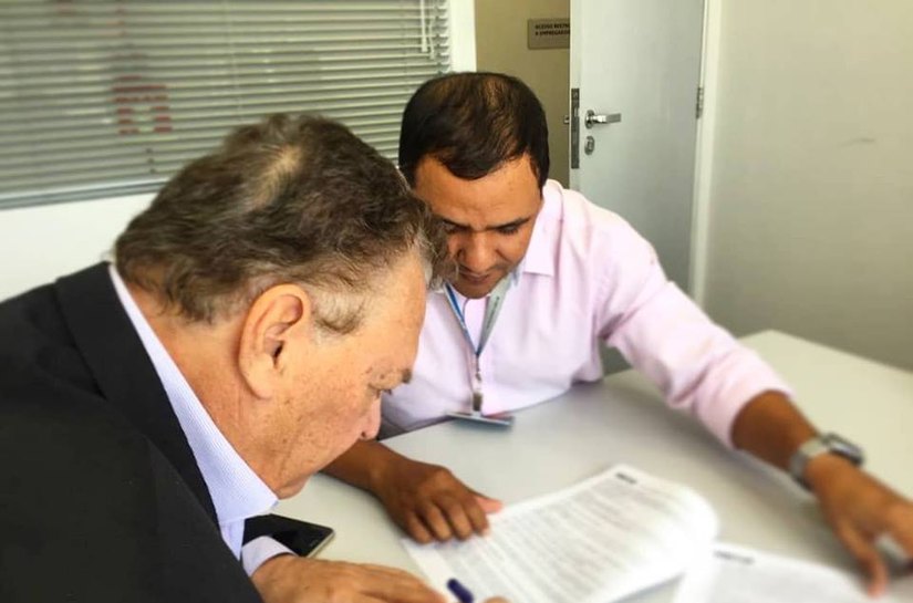 Prefeito Isnaldo Bulhões assina contrato de repasse para construção do Cras