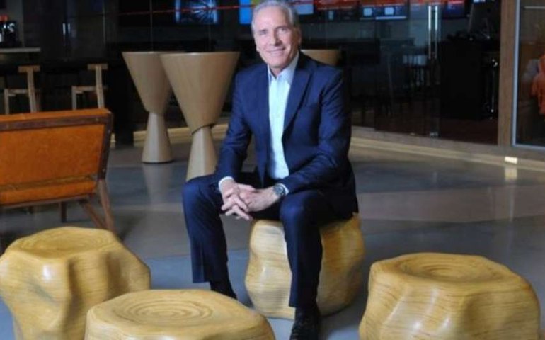 &#8216;Difícil descrever a emoção&#8217;, diz Roberto Justus ao conhecer netas gêmeas