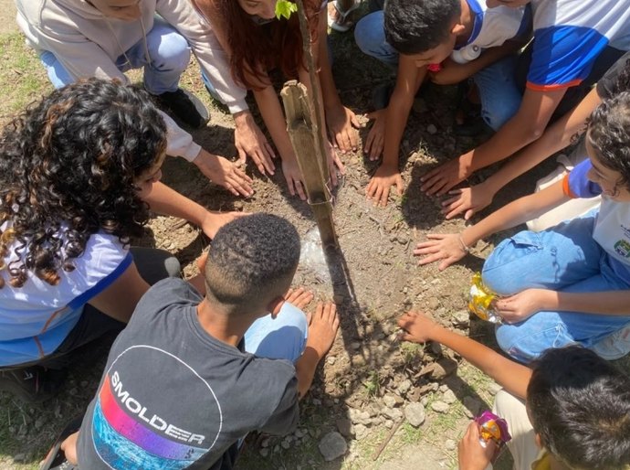 Alurb leva Projeto Arborizar é Massa para alunos de escola do Salvador Lyra