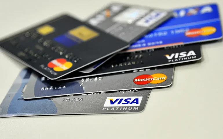 Metade dos brasileiros sofreu fraude em 2024, diz Serasa Experian