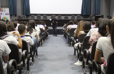 Esmal promove palestra sobre direitos e deveres para cerca de 300 estudantes da rede pública 