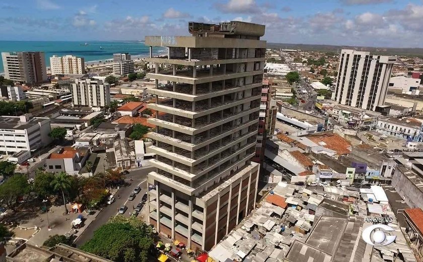 Edifício condenado deve ser reformado no prazo de doze meses