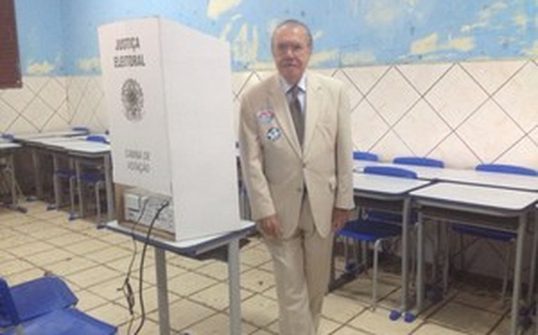 José Sarney teria votado em Aécio Neves. Veja o vídeo