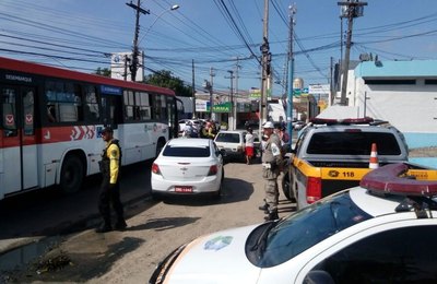 Transporte clandestino é fiscalizado no Centro de Maceió