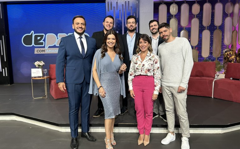 Programa de Amanda Françozo alerta para o uso excessivo das redes sociais