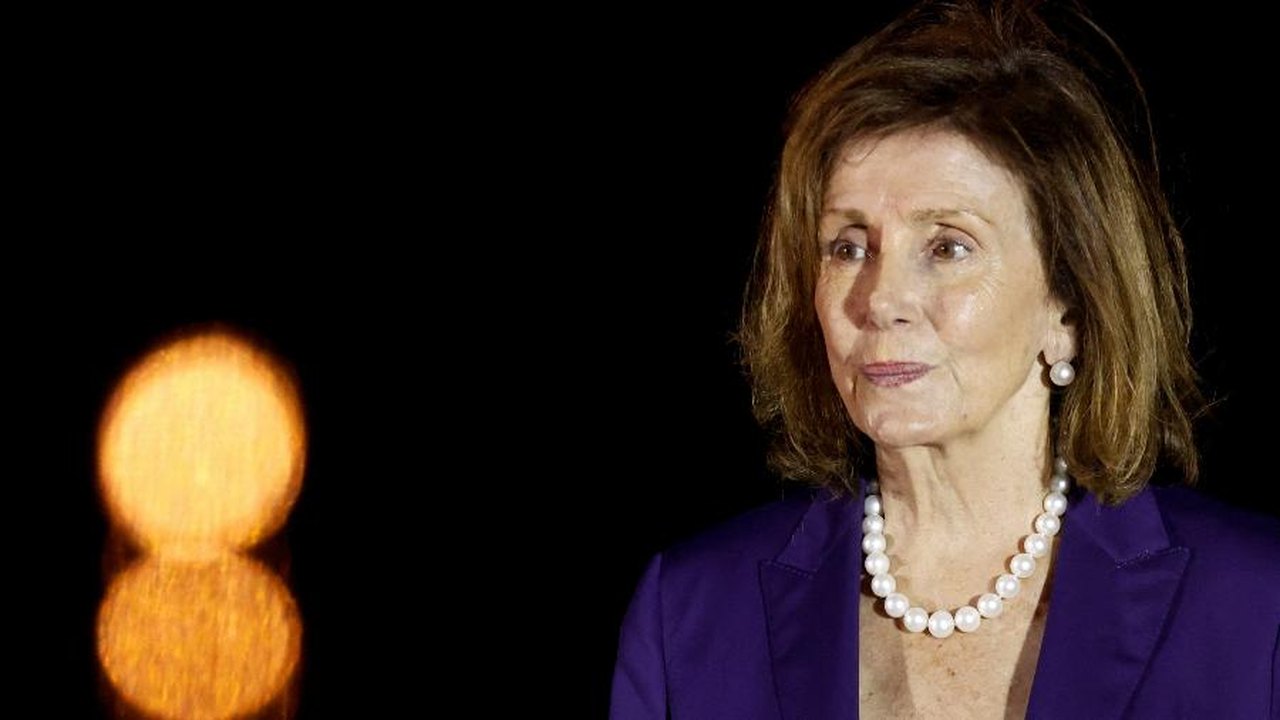 Nancy Pelosi declara apoio à candidatura de Kamala Harris