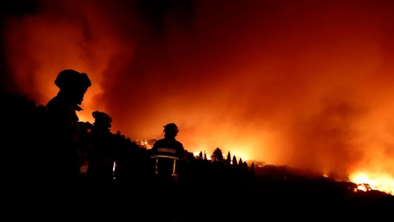 Incêndios fora de controle matam mais de 40 em países do Mediterrâneo