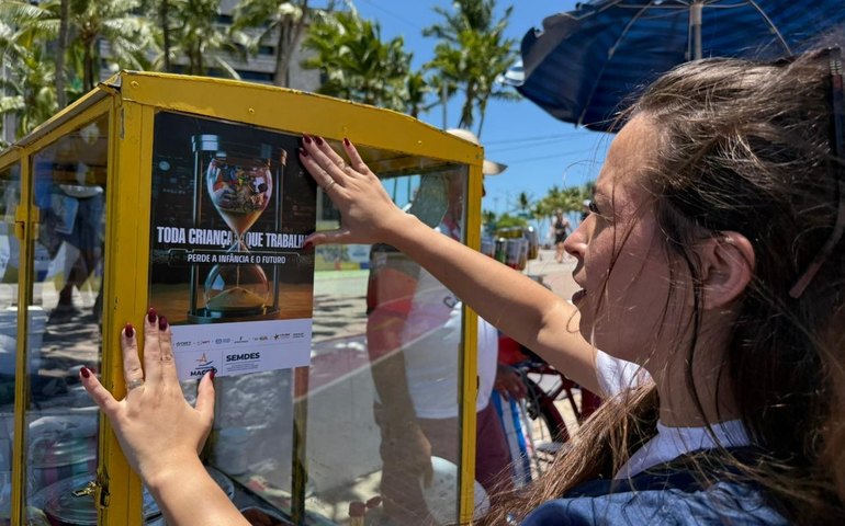 Semdes realiza ação de combate ao trabalho infantil na orla de Maceió