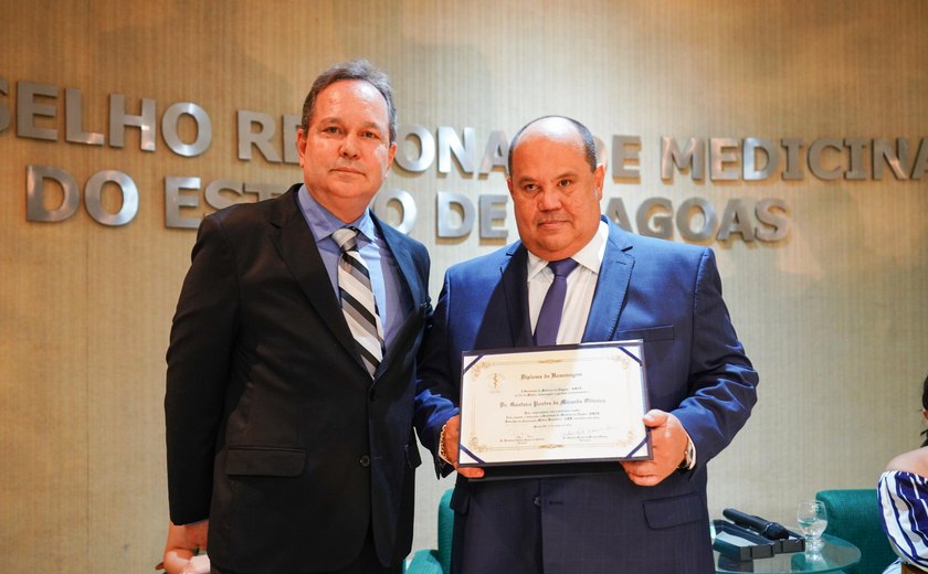 Secretário de Estado da Saúde é homenageado pela Sociedade de Medicina de Alagoas