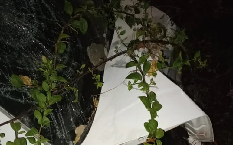 Noite de domingo: colisão entre carro e moto deixa três feridos em Craíbas; criança de 10 anos está entre as vítimas