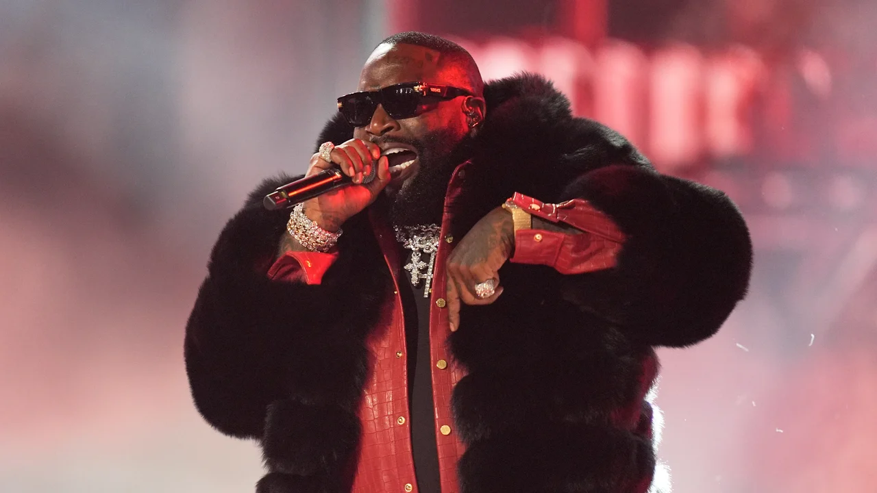 Rapper Rick Ross foi acusado de agressão após denúncia de violência doméstica.