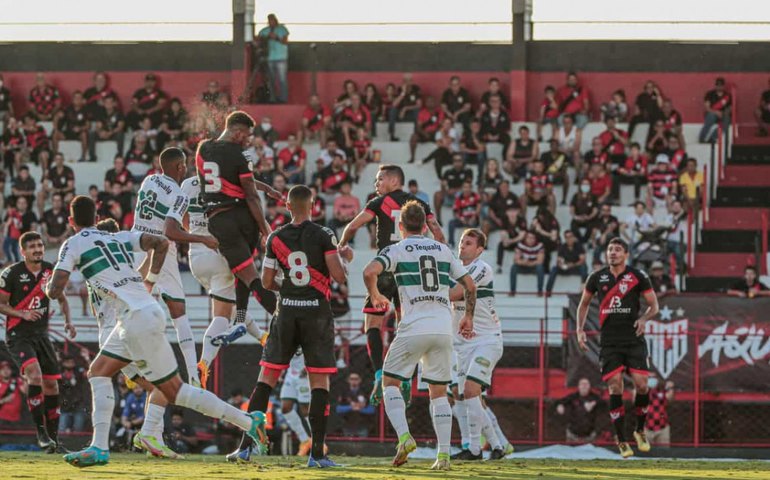 Atlético-GO derrota Coritiba e encerra jejum na estreia de Jorginho