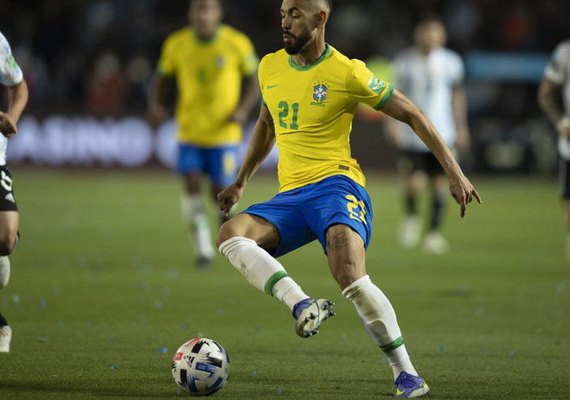 Brasil empata com Equador em jogo com duas expulsões e quatro intervenções do VAR