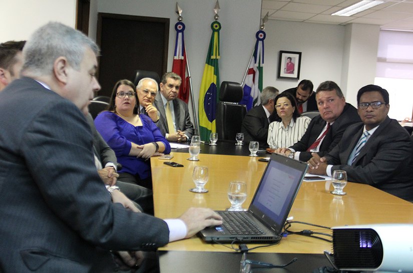 Representantes do Banco Itaú propõem parceria com órgãos de segurança