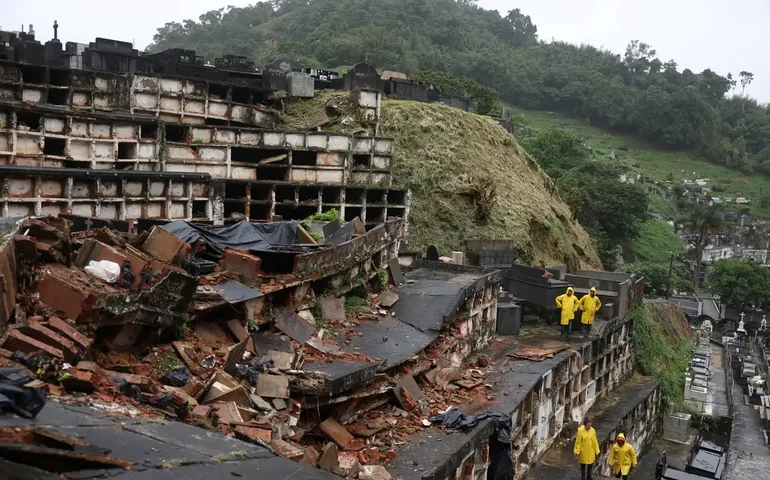 Famílias atingidas por temporal em Petrópolis terão aluguel social