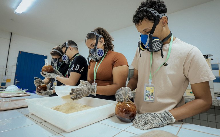 Três escolas estaduais participam da FEBRACE-USP, maior feira de iniciação científica do Brasil