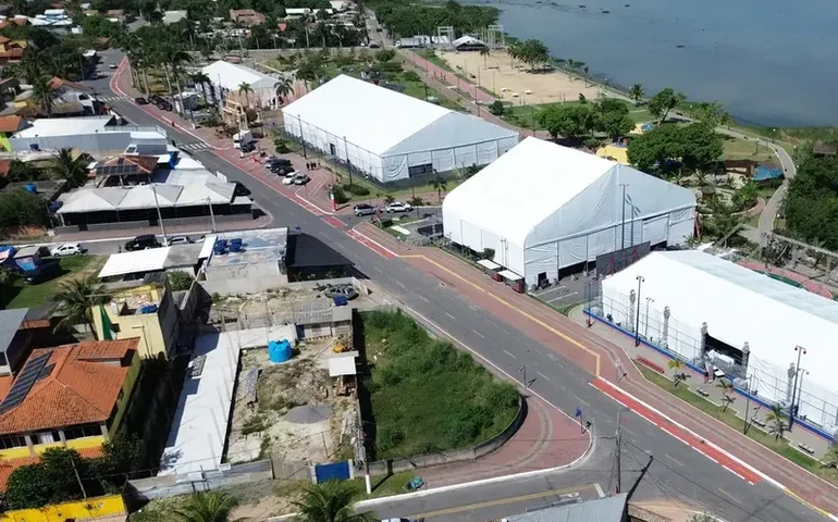 Queda de árvore de Natal deixa um morto e dois feridos em Maricá