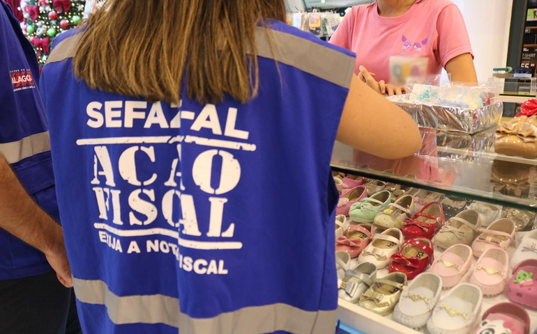 Sefaz Alagoas orienta contribuintes de aproximadamente 450 lojas dos shoppings do Estado