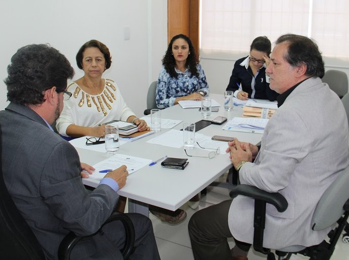 Disque-denúncia contra adoção ilegal passa a funcionar em finais de semana