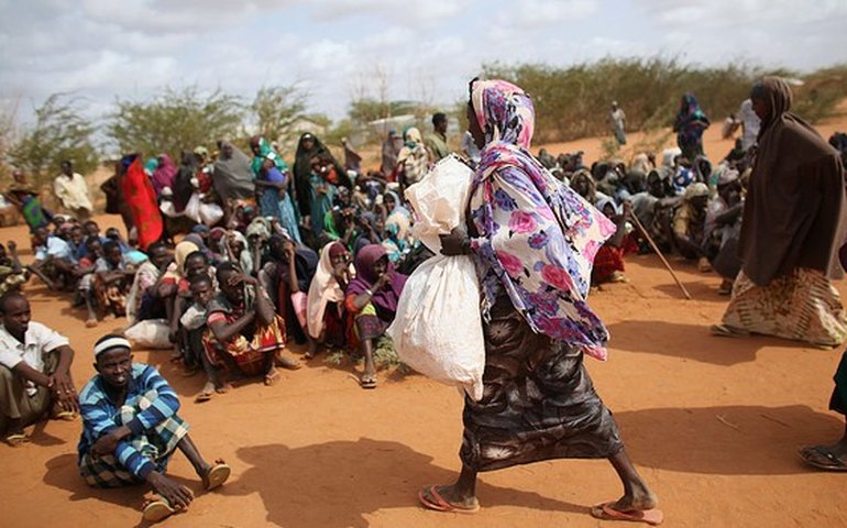 População jovem e isolamento retardam covid na África, mas contágio aumenta