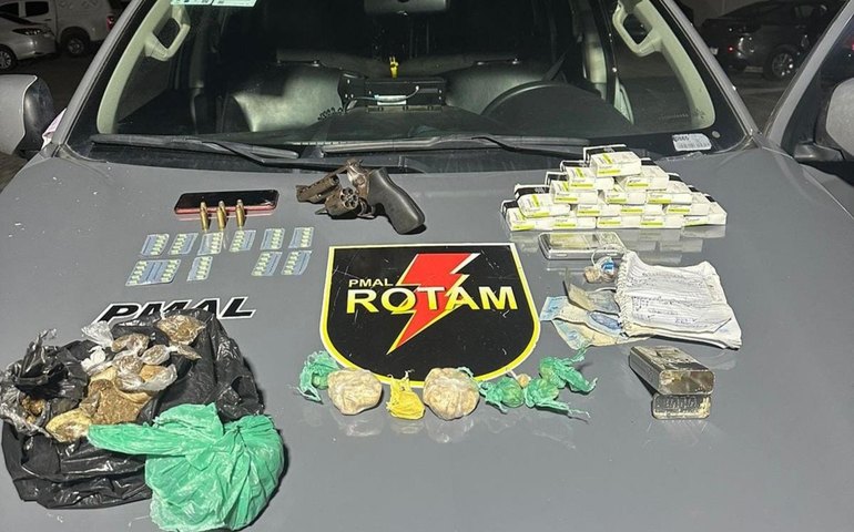 PM flagra crimes de tráfico e porte ilegal de arma de fogo durante abordagens em Maceió