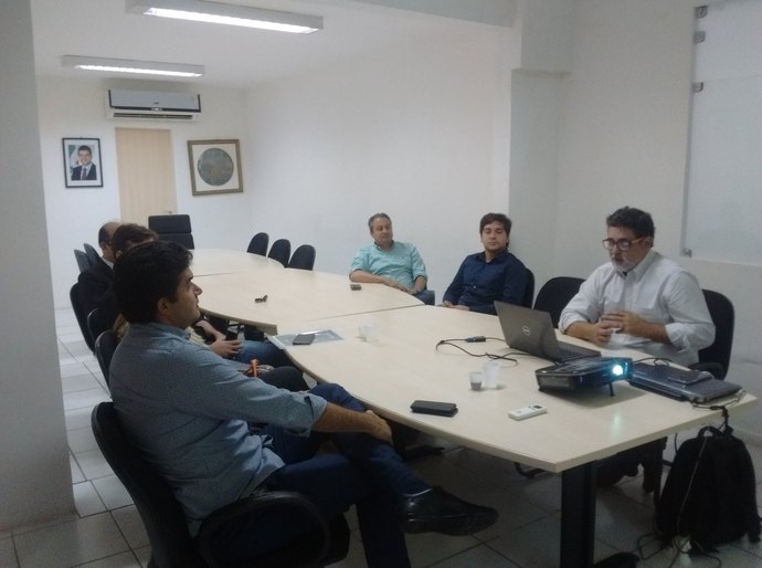 Prefeito Rui Palmeira conhece Plano de Iluminação Pública de Maceió