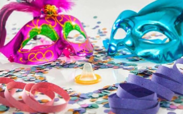 Camisinha garante sexo seguro no Carnaval