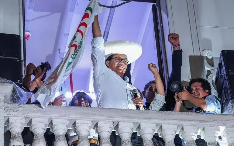 Eleições no Peru seguem indefinidas, mas Sánchez ultrapassa Keiko