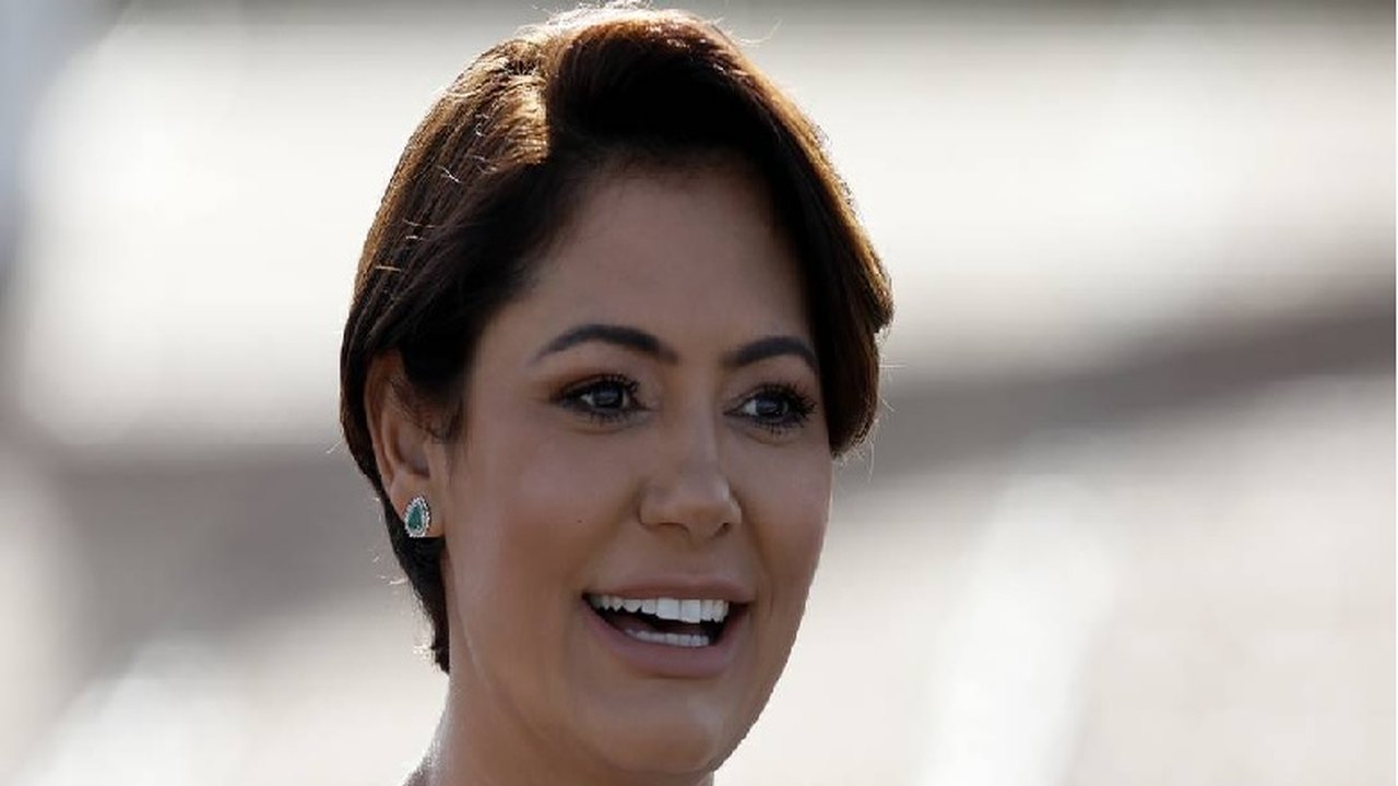 Planalto revê sigilo de 100 anos e libera lista de visitas a Michelle Bolsonaro