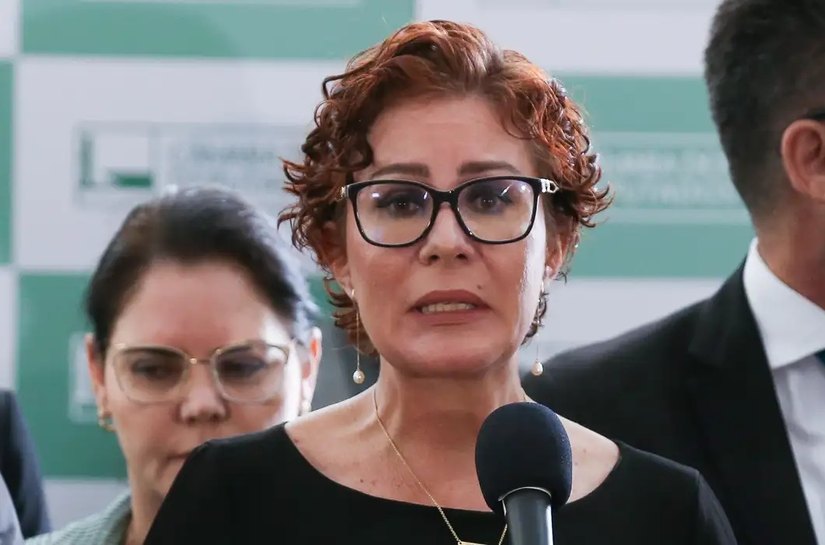 Moraes nega recurso de Carla Zambelli contra execução da condenação