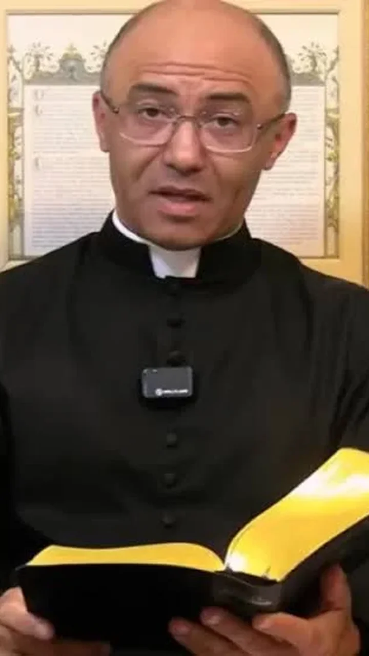 Padre de grupo que desafiou o papa não aceita excomunhão: 'Continuaremos a rezar a missa'