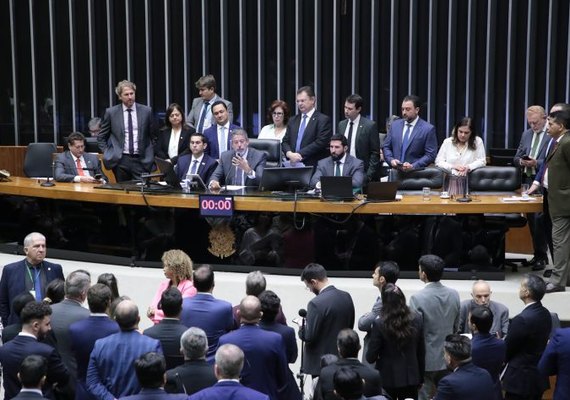 Veja como votou cada deputado em sessão sobre projeto que dá a Lira poder de propor afastamento de deputado ‘brigão’