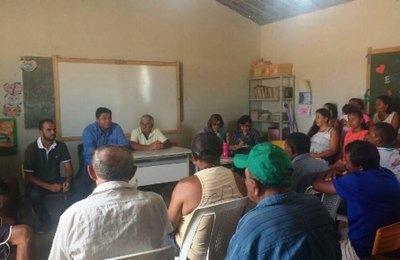 Casal vai recadastrar moradores do povoado Baixas, em Jacaré dos Homens