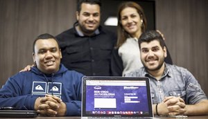 Thiago, Davis, Daiane e Atila, criadores do FaceGlória