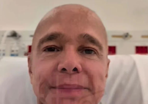 Em remissão do câncer, cantor Netinho comenta oscilação de peso e fim de tratamento