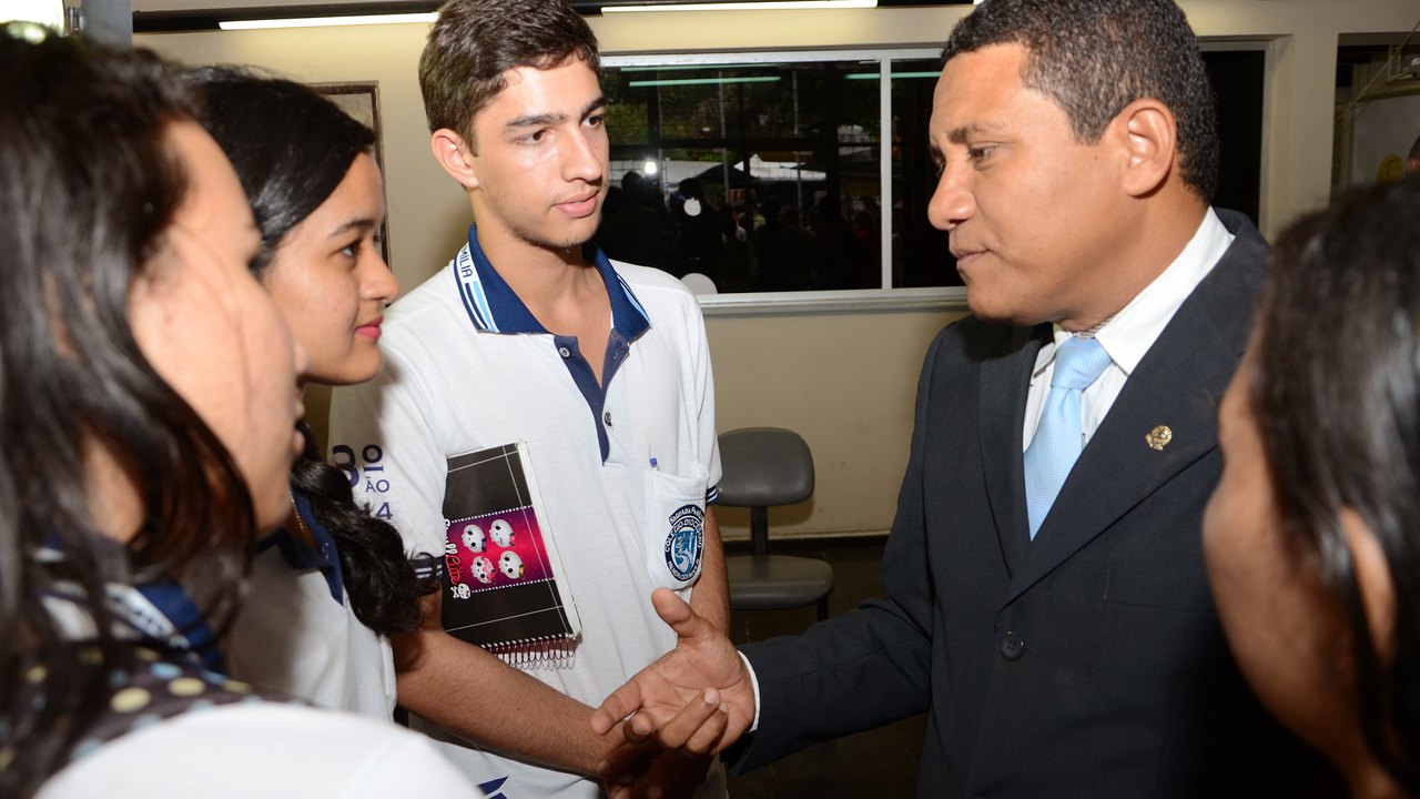 Júlio Cezar participa de encontro com estudantes em Palmeira dos Índios
