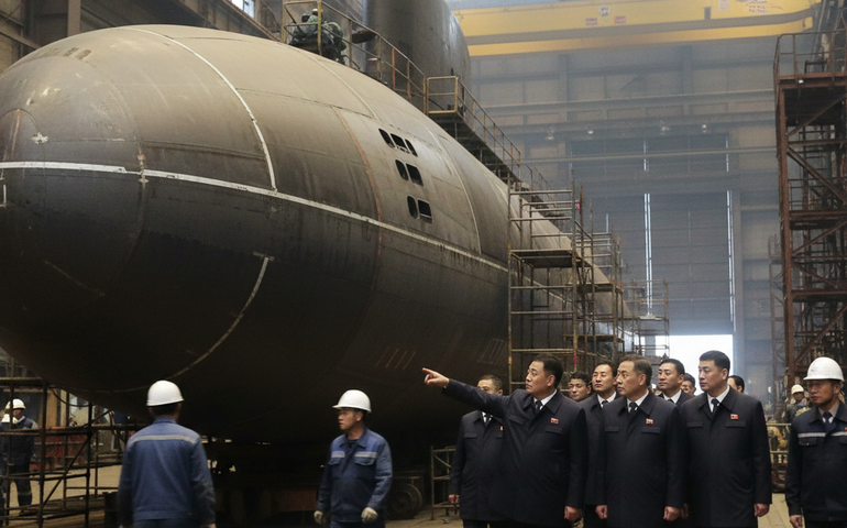 Coreia do Norte divulga fotos de submarino nuclear em visita de Kim Jong Un