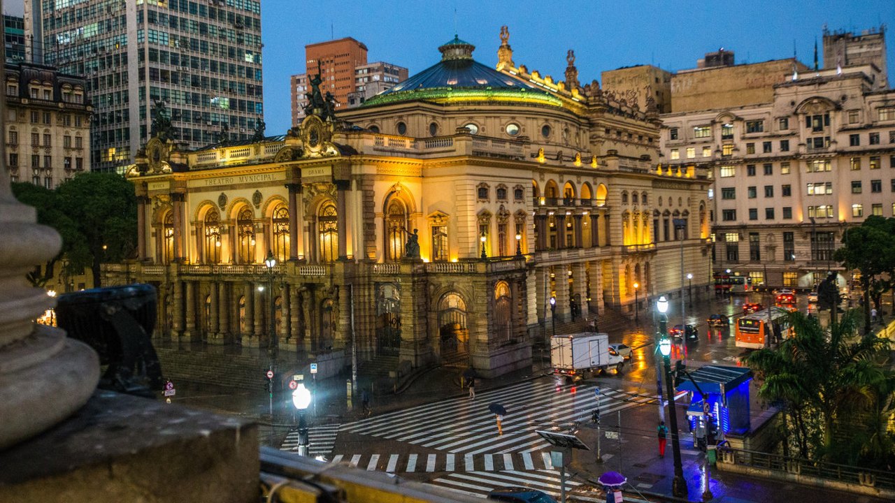 Teatro Municipal de SP vive briga entre artistas e gestores