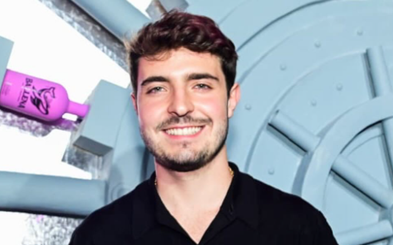 Filho de Gugu oficializa volta ao Brasil para 'continuar legado' do apresentador