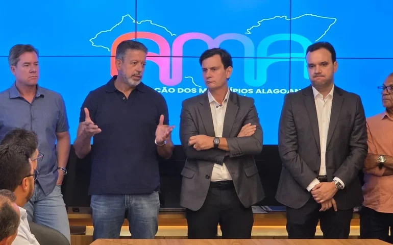 “Meu mandato sempre estará à disposição dos municípios”, diz Arthur Lira em reunião da AMA